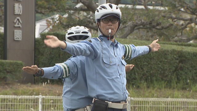 災害時の信号機停電を想定　香川県警が交通整理・復旧訓練　PHEV車との接続手順を確認