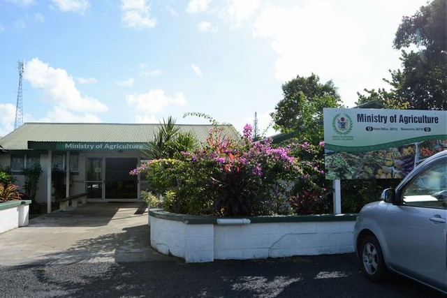 クック諸島の農業省の建物＝2022年6月23日、クック諸島ラロトンガ島、荒ちひろ撮影