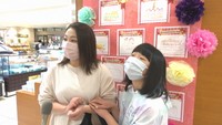 大賞の横山優依さんとお母さん