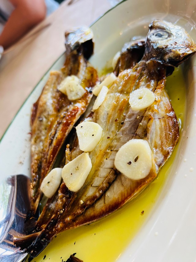 オリーブオイルとニンニクで（ポルトピ提供）