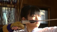 道場には矢の飛ぶ音が響く