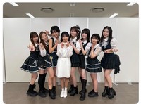 モー娘。メンバーとともに記念撮影する杉原明紗（左から4人目）＝ハロプロ研修生のX(旧ツイッター)＠kenshusei_ufより