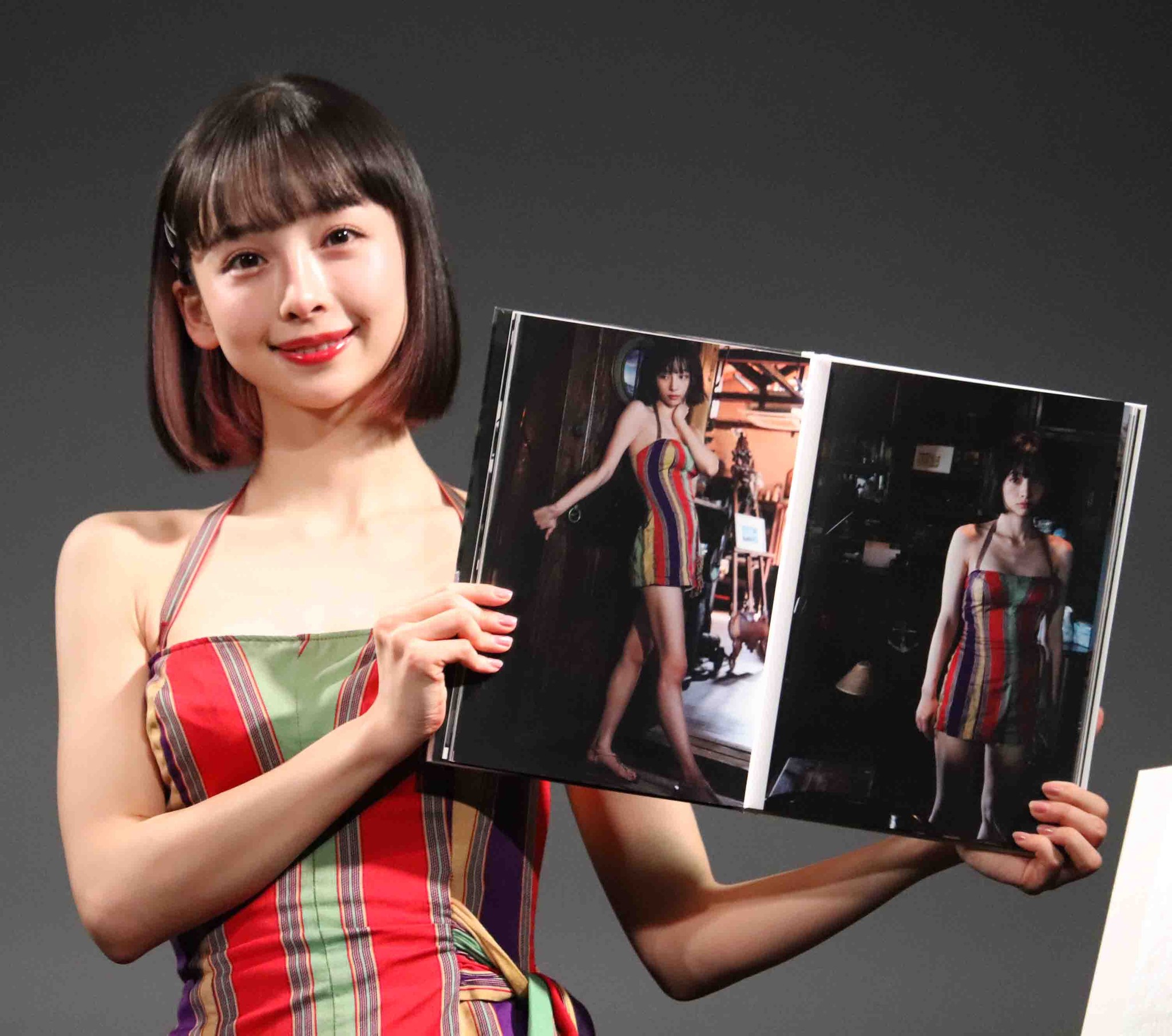 華村あすか 最新写真集で8頭身ボディに磨き「体のラインや筋