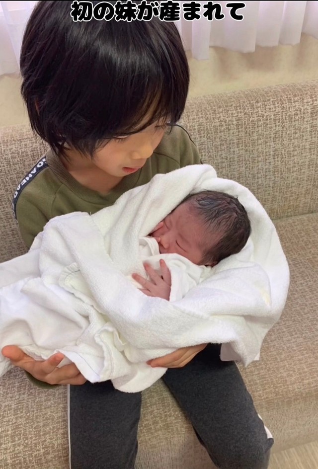 初めての妹が誕生（現在6歳）／「なな家族」（@7kazoku_）提供