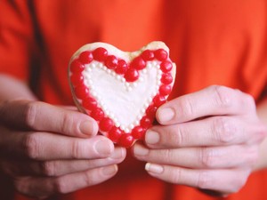 先輩を待つ手にはチョコ。淡い色をしたバレンタインデーの思い出