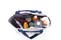 大容量のマチ広トートタイプ（ブルーミング中西提供）