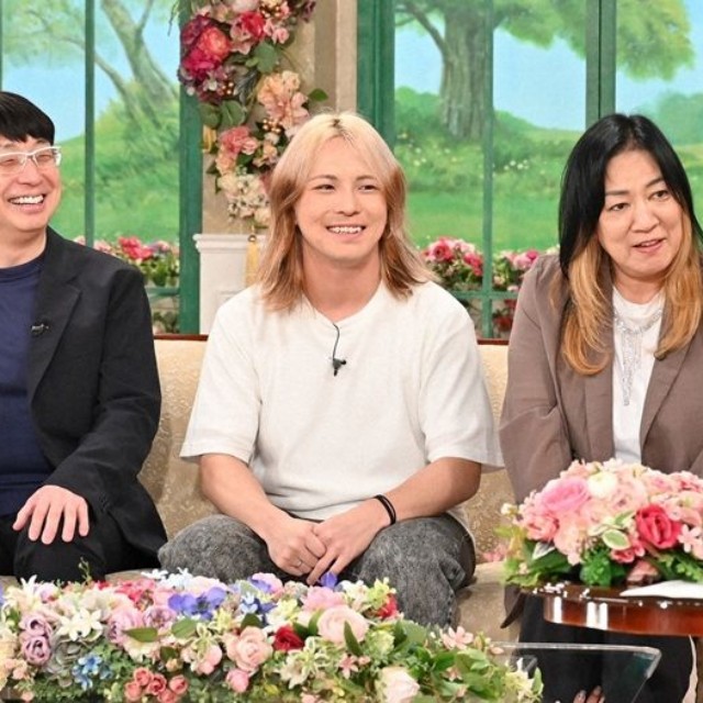現在アメリカ留学中の木下大維志さん（中）と、父の木下博勝さん、母のジャガー横田さん