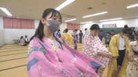 中学校で開催された浴衣の着方を学ぶ教室