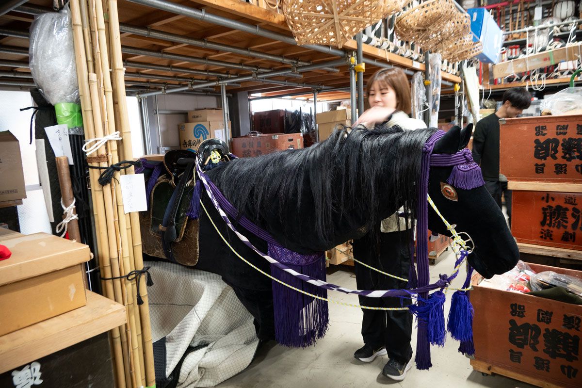 小道具 〜すべての物に意味があり、歌舞伎の世界を形作る〜 | 朝日新聞