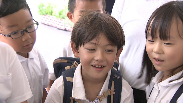 こども図書館船を通じて交流する直島と男木島の児童