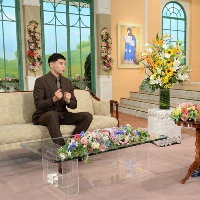 黒柳徹子さん（右）とトークを展開するUTAさん
