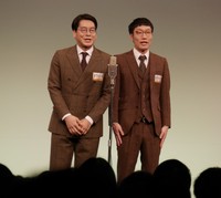 男性ブランコ（左から）浦井のりひろ、平井まさあき