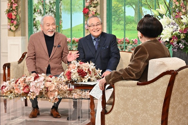 「徹子の部屋」に出演する村井國夫と小野武彦＝テレビ朝日提供