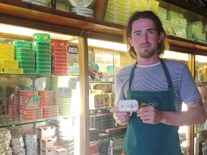 「缶詰好き」に親近感　ポルトガル・リスボンで地ワインと味わう海の味