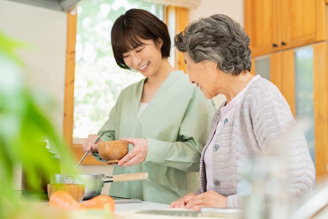 介護と仕事の両立のために※画像はイメージです （One/stock.adobe.com）