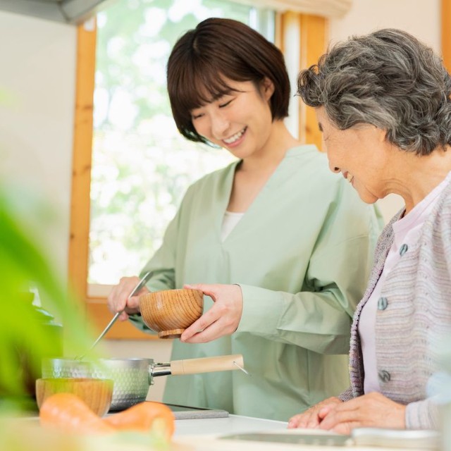 介護と仕事の両立のために※画像はイメージです （One/stock.adobe.com）