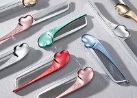 美容ブランド「ReFa」の折りたたみ式コーム「ReFa HEART COMB Aira」（MTG提供）