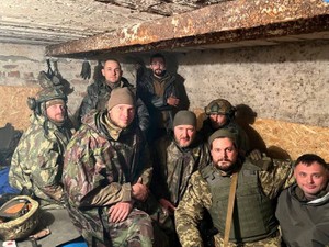 要衝バフムートは塹壕戦　ロシアは夜襲、「捨て石」の囚人兵…ウクライナ兵が証言