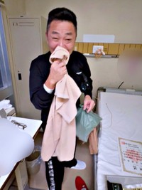 優勝報告に喜ぶお父さん。顔が真っ赤になりました（画像提供：由凪（ユナ）さん）