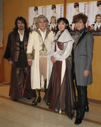 舞台の魅力を語った（左から）今井清隆、松平健、姿月あさと、ＩＺＡＭ＝2010年