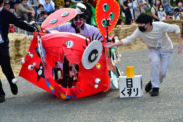 ジャンプで大破してかわいそうなことになってます