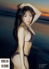 岸みゆ2nd写真集「ME/YOU」 メイキングDVD付き限定表紙版（東京ニュース通信社刊）撮影／横山マサト