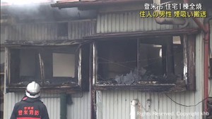 住宅１棟が全焼　住人男性が煙を吸って病院に搬送　命に別状無し　宮城・登米市