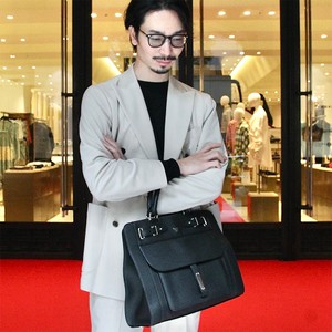 バーニーズ ニューヨーク銀座本店でイタリアのセレブがこぞって愛用する!?名門バッグブランドを発見。その人気の理由を探るファッショントレンドスナップ 216