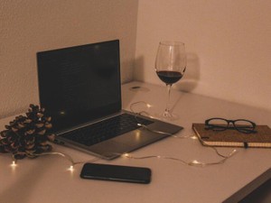 時代錯誤な恋愛コラムに違和感と提言。「二元論の焼き直しはやめて」