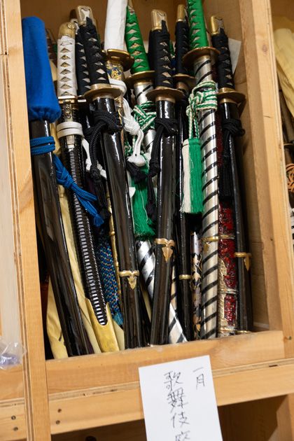 小道具 〜すべての物に意味があり、歌舞伎の世界を形作る〜 | 朝日新聞