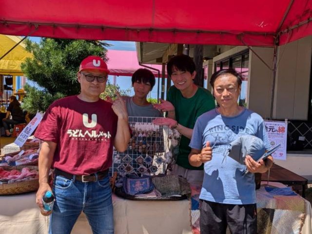 釜次監督とスタッフら