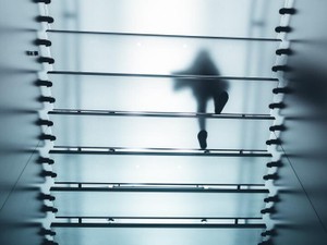 職業を転々とする私は何者？肩書を求めて、本の筆者の経歴に見入る