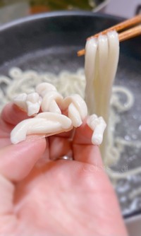 これが話題の"四国旅行楽しみすぎネイル"（すずきあいさん提供）