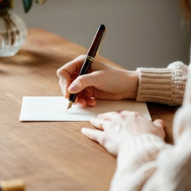 「節目に向けた手紙を書いてみます」と投稿主さん　※画像はAIが作成したイメージです（Tati/stock.adobe.com）