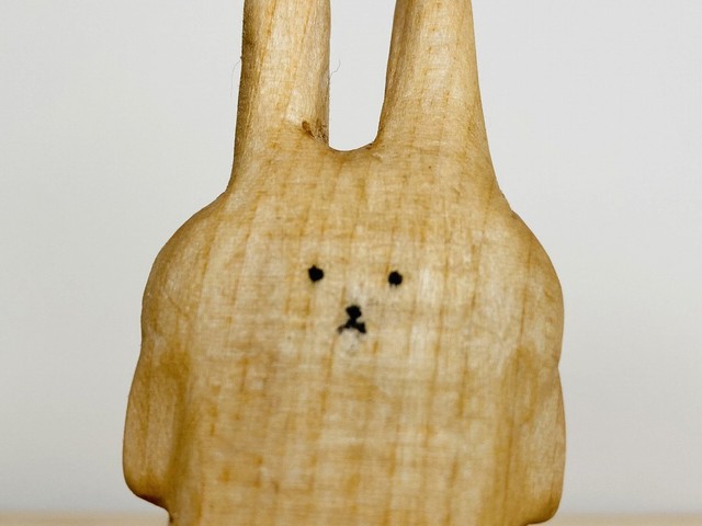 サングラスのの下に隠されていた瞳（画像提供：たのしい木彫りさん）