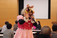 講演後に「キャサリン♡」として登場し、会場を盛り上げる二重さん
