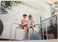 幼稚園の頃に先生に一緒に怒られた仲良しの友達と／茜さん（@akaneshibagaki）提供
