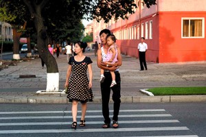 「北朝鮮を手本にした国」に行き、独裁の矛盾と限界を考えた