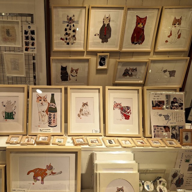 「新宿にゃあ博」に展示された川上麻衣子の絵画作品＝都内の小田急百貨店新宿店