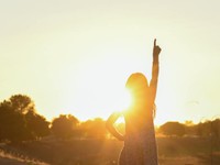 最近物書きを始めた。一日数百文字で、映る色が増え世界が変わった