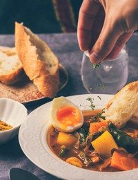 自身で作ったスープカレーのおいしさを写し出した1枚