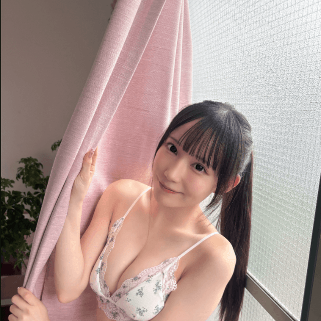 「FLASH」（26年10月6日発売号）に登場した大村杏のオフショット　本人のX（@omura_anzu_）より