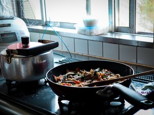 好きでもないが、苦でもない。今日も自分のためだけにキッチンに立つ