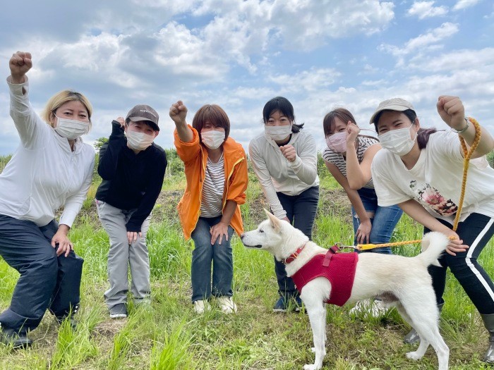 特定非営利活動法人「動物愛護団体LYSTA」のスタッフのみなさん。保護猫サロンと犬猫シェルターを運営し、福島県いわき市の殺処分ゼロを目指す