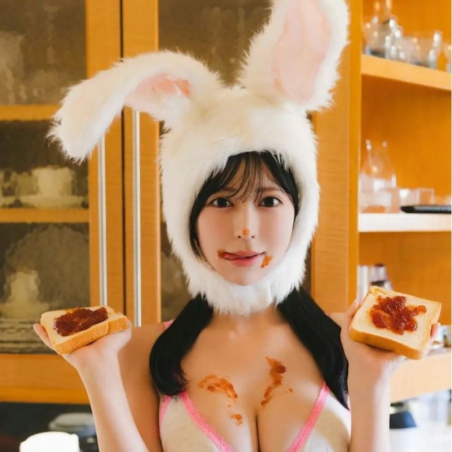瀬戸みるかの1st写真集（秋田書店）より＝撮影：カノウリョウマ