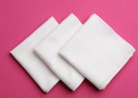 「ハンカチ」があれば袱紗（ふくさ）の代用ができます※画像はイメージです（New Africa/stock.adobe.com）