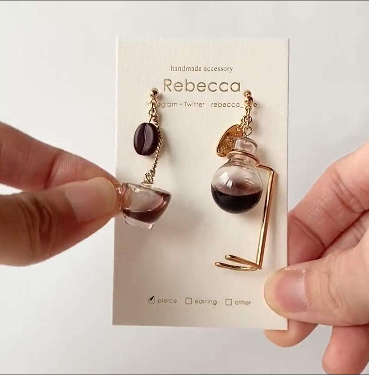 カップの中でコーヒーがゆらゆら」コーヒー愛がこめられたピアスが話題