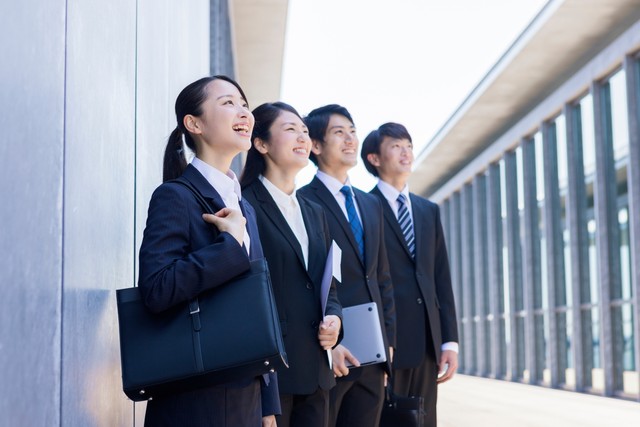 就活生に人気の企業はこの10年でどう変わった？　※画像はイメージです（milatas/stock.adobe.com）