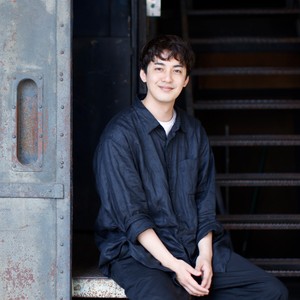 静かな演劇と称される戯曲『海と日傘』に挑む、俳優の大野拓朗。演技派を志す彼の軌跡と、36歳の現在地とは？