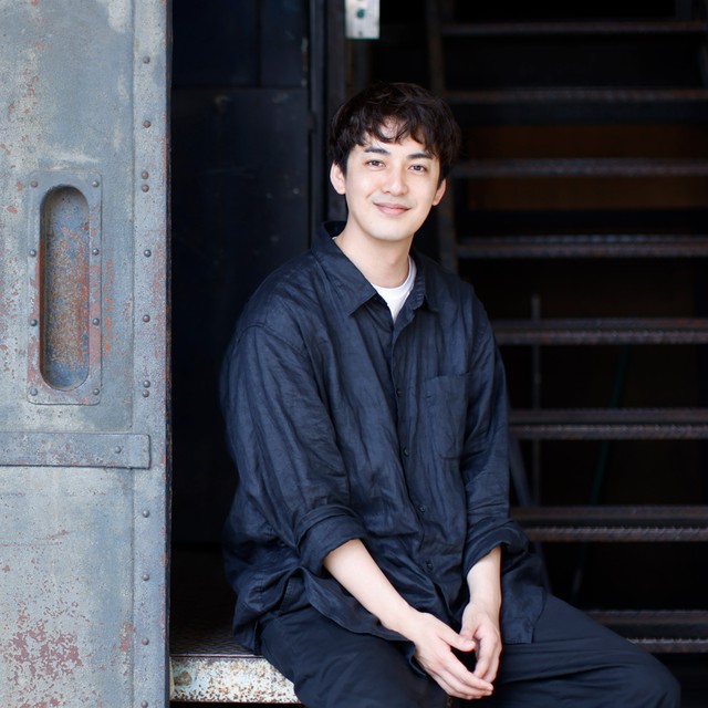 静かな演劇と称される戯曲『海と日傘』に挑む、俳優の大野拓朗。<br>演技派を志す彼の軌跡と、36歳の現在地とは？